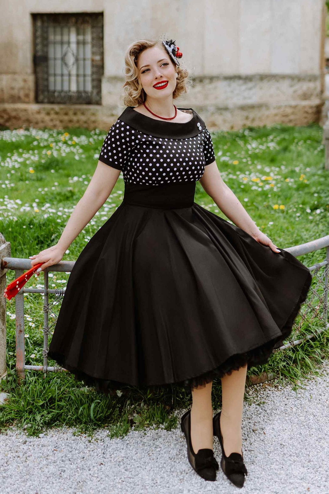 Ubrania z drugiej połowy XX wieku powracają do łask jako modne stylizacje vintage