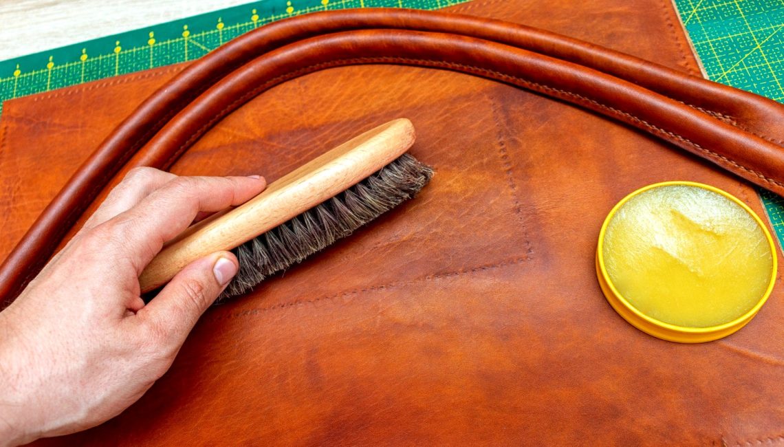 o pielęgnacji skórzanych torebek