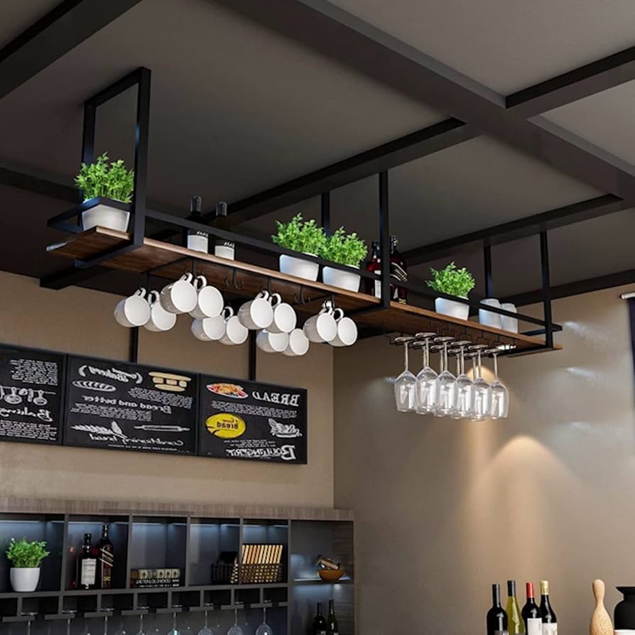 rośliny zwisające na regale loft dodają wnętrzu industrialnego uroku zwisające rośliny zdobią loftowy regał